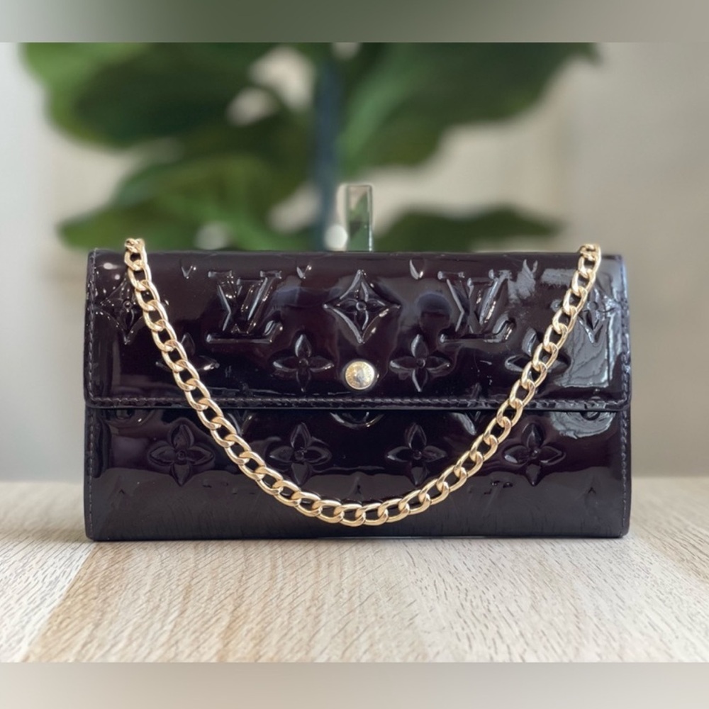 Authentic Louis Vuitton amaranthe Vernis Sarah Wallet on chain